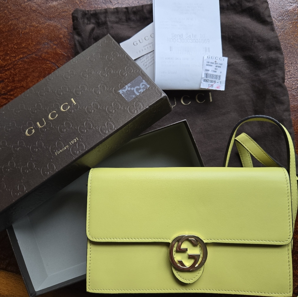 Vintage Gucci Lime/Green Leather Wallet, Gold Logo, Adjustable Shoulder Strap